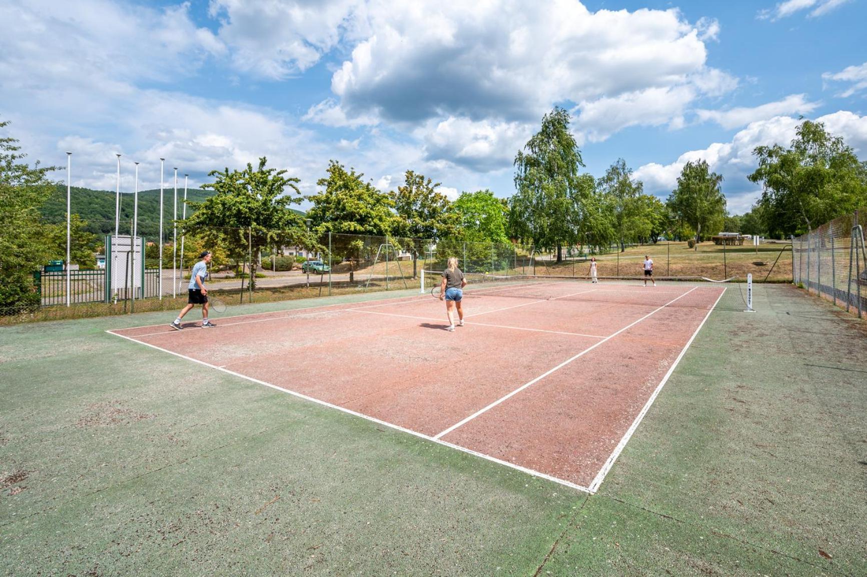 Camping Les Vosges Du Nord Oberbronn Exteriér fotografie
